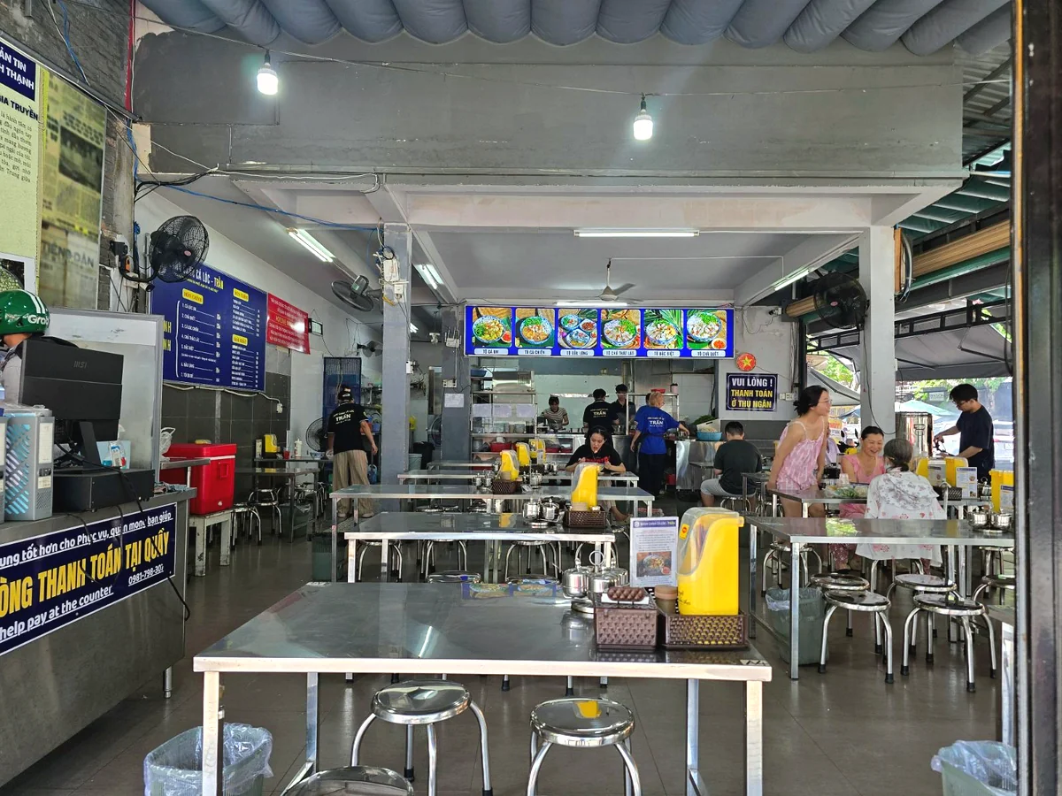 Bên trong Bánh Canh Cá Lóc Trần, điểm bán KIHO tại Bình Thạnh